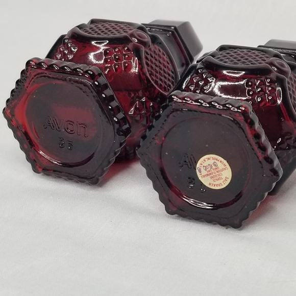 Vintage Avon 1876 Cape Cod Collection Ruby Red Glass Salt And Pepper Shaker Set - Picture 7 of 12